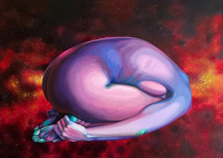 Jagoda Laprus. Obraz olejny 50x60cm. Dzieło przedstawiające ludzkie ciało w pozycji embrionalnej w tęczowych kolorach na tle kosmosu