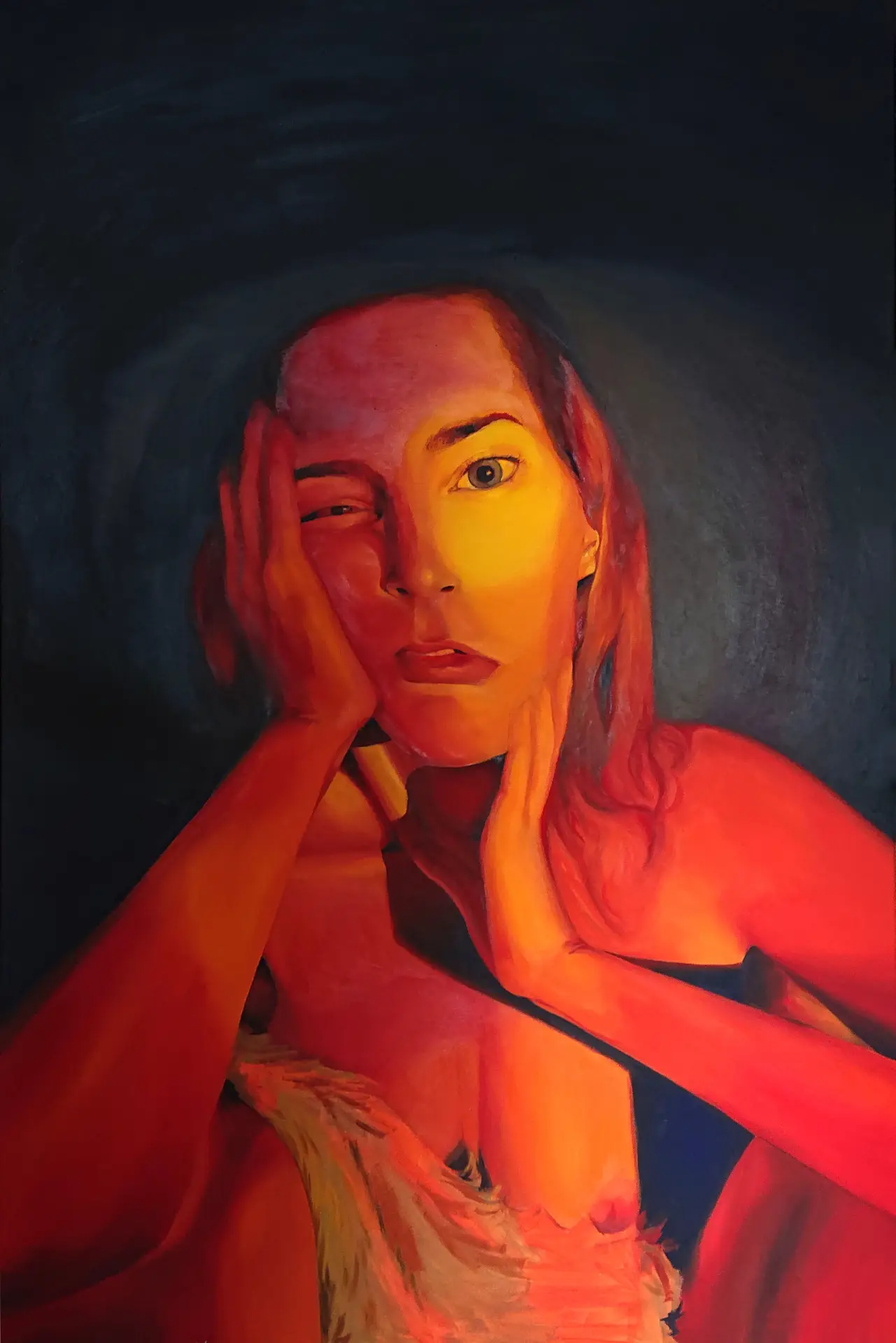 Jagoda Laprus. Obraz olejny 150x100cm. Duży nasycony pomarańczowy obraz olejny portret młodej kobiety trzymającej własną twarz w dłoniach z czerwoną błyskawicą w oku strajku kobiet